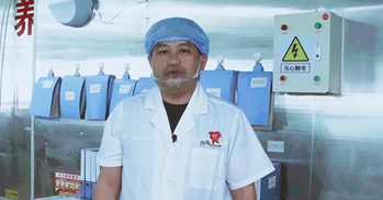 全國五一勞動獎?wù)芦@得者、陜西榆林四海食品配送有限責(zé)任公司生產(chǎn)班組組長 趙志新 李凡攝_副本.jpg